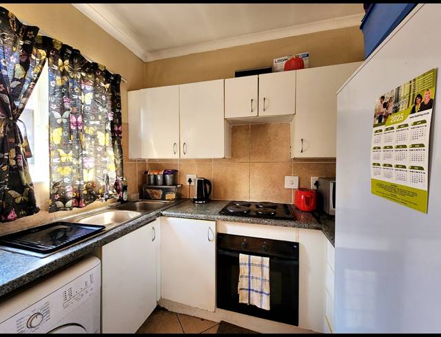 2 BEDROOM APARTMENT FOR SALE IN WILGEHEUWEL